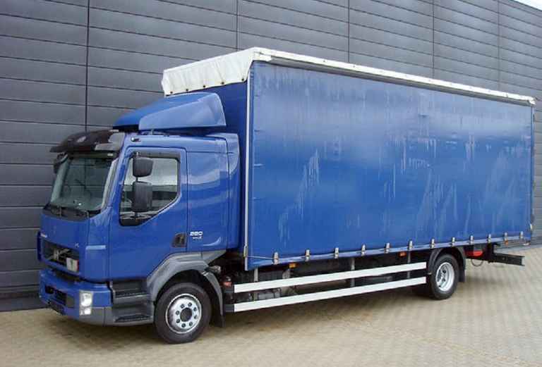 Заказ грузовой машины для отправки вещей : Чемодан с одеждой из Камышина в Тюмень
